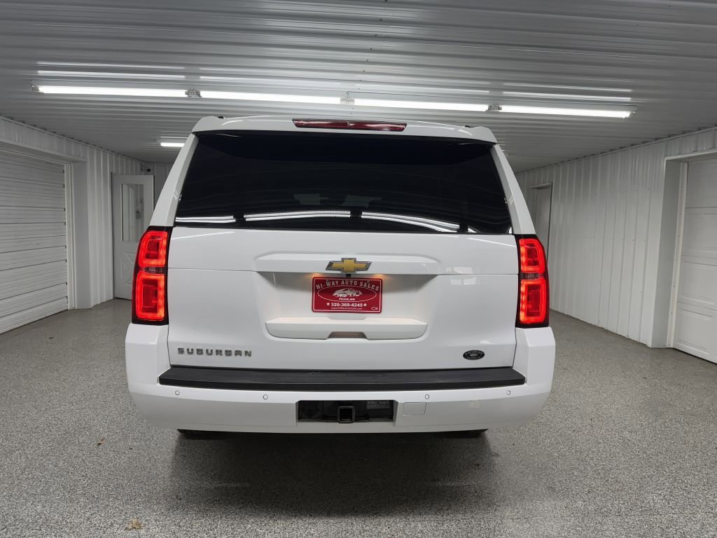 Used 2018 Chevrolet Suburban LT image 5