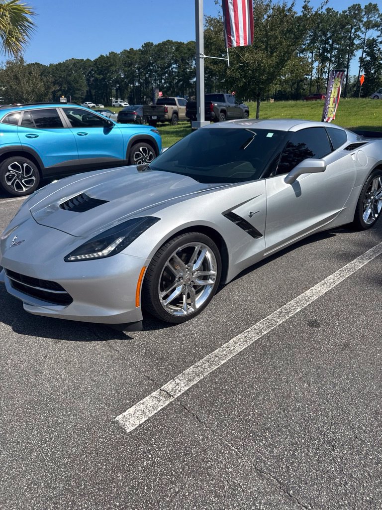 Used 2018 Chevrolet Corvette Stingray Coupe w/ 1LT RWD image 2