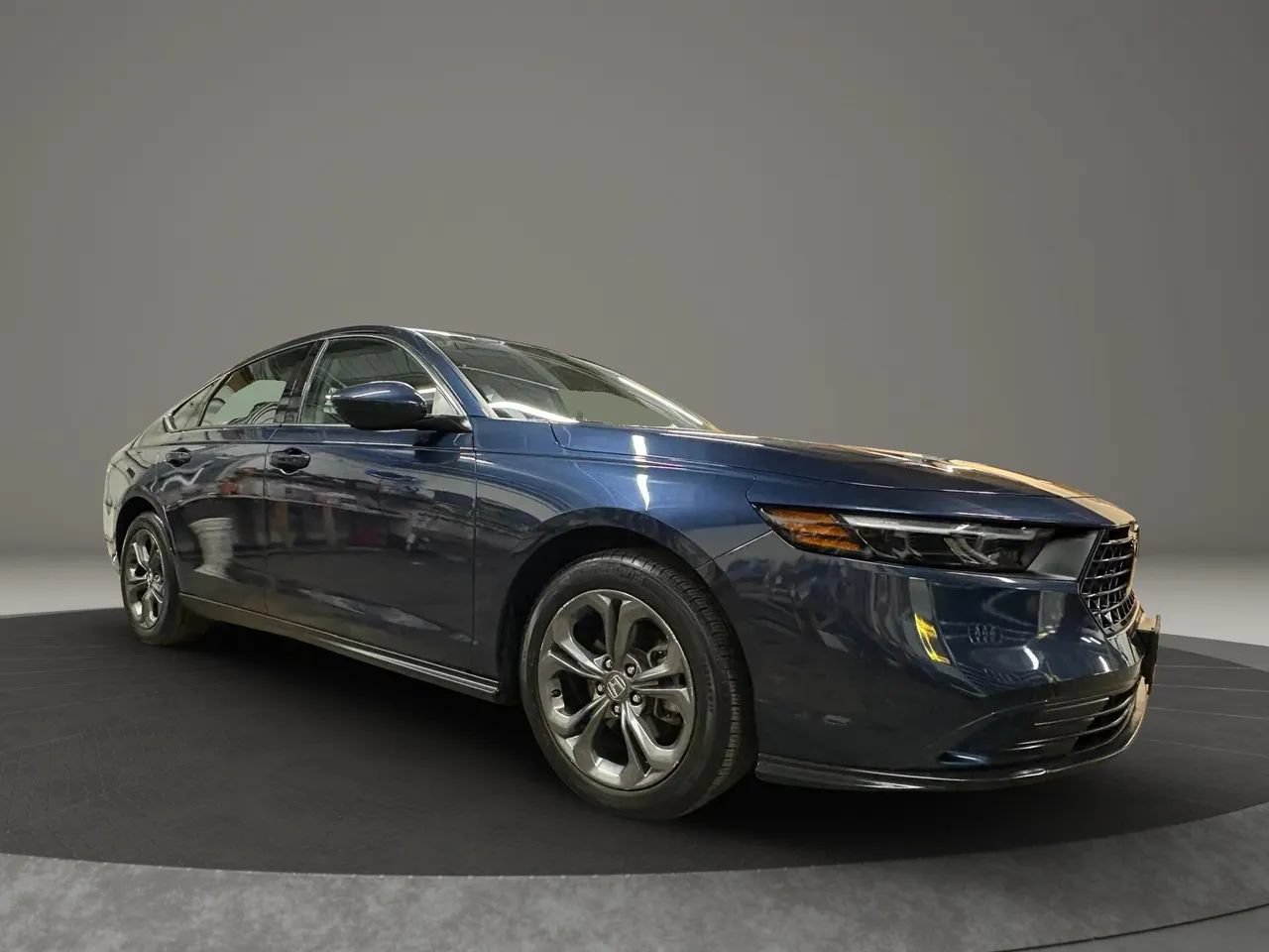 Used 2023 Honda Accord EX image 2