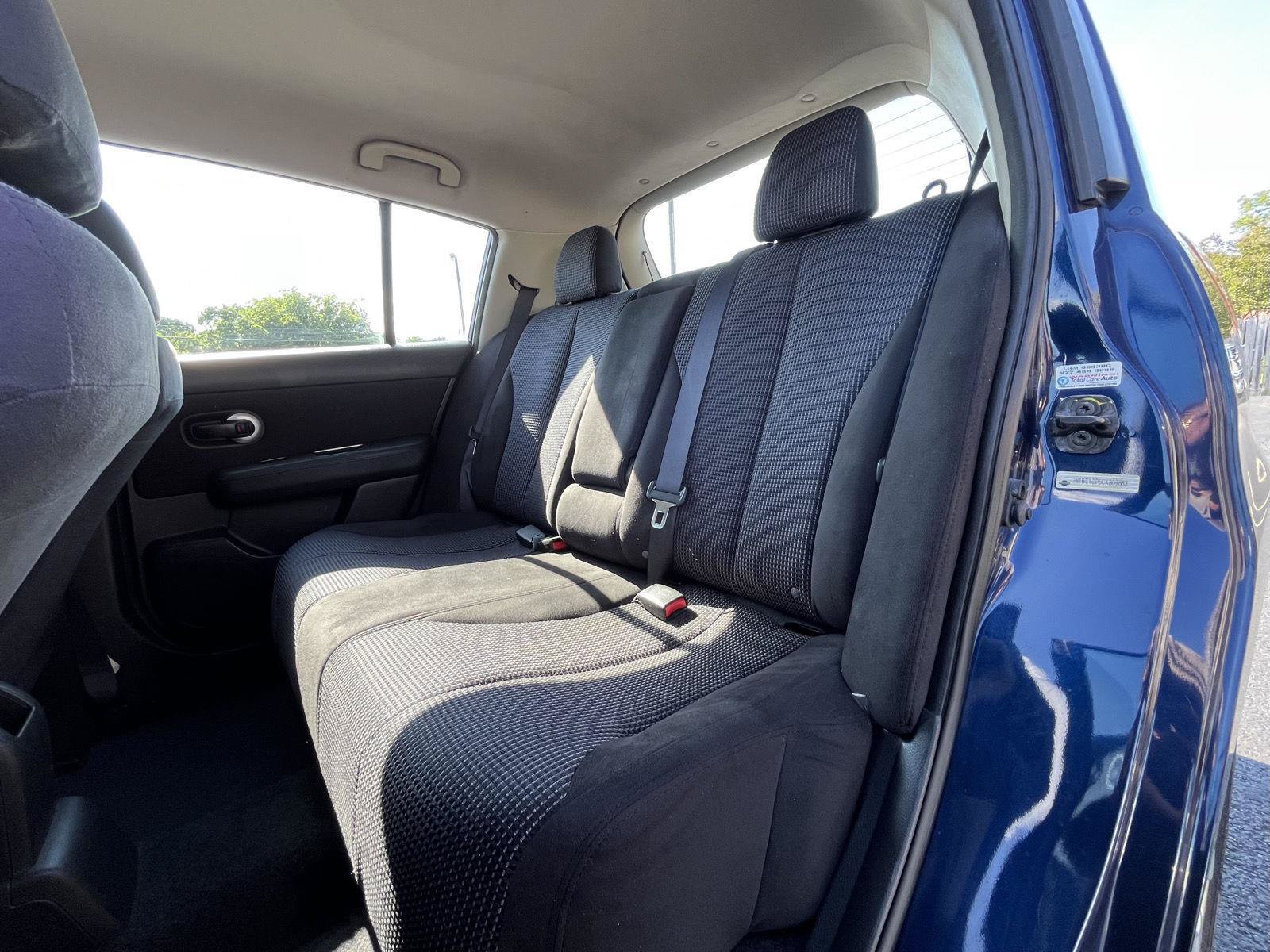 Used 2012 Nissan Versa Hatchback w/ SL Navigation Pkg FWD image 13