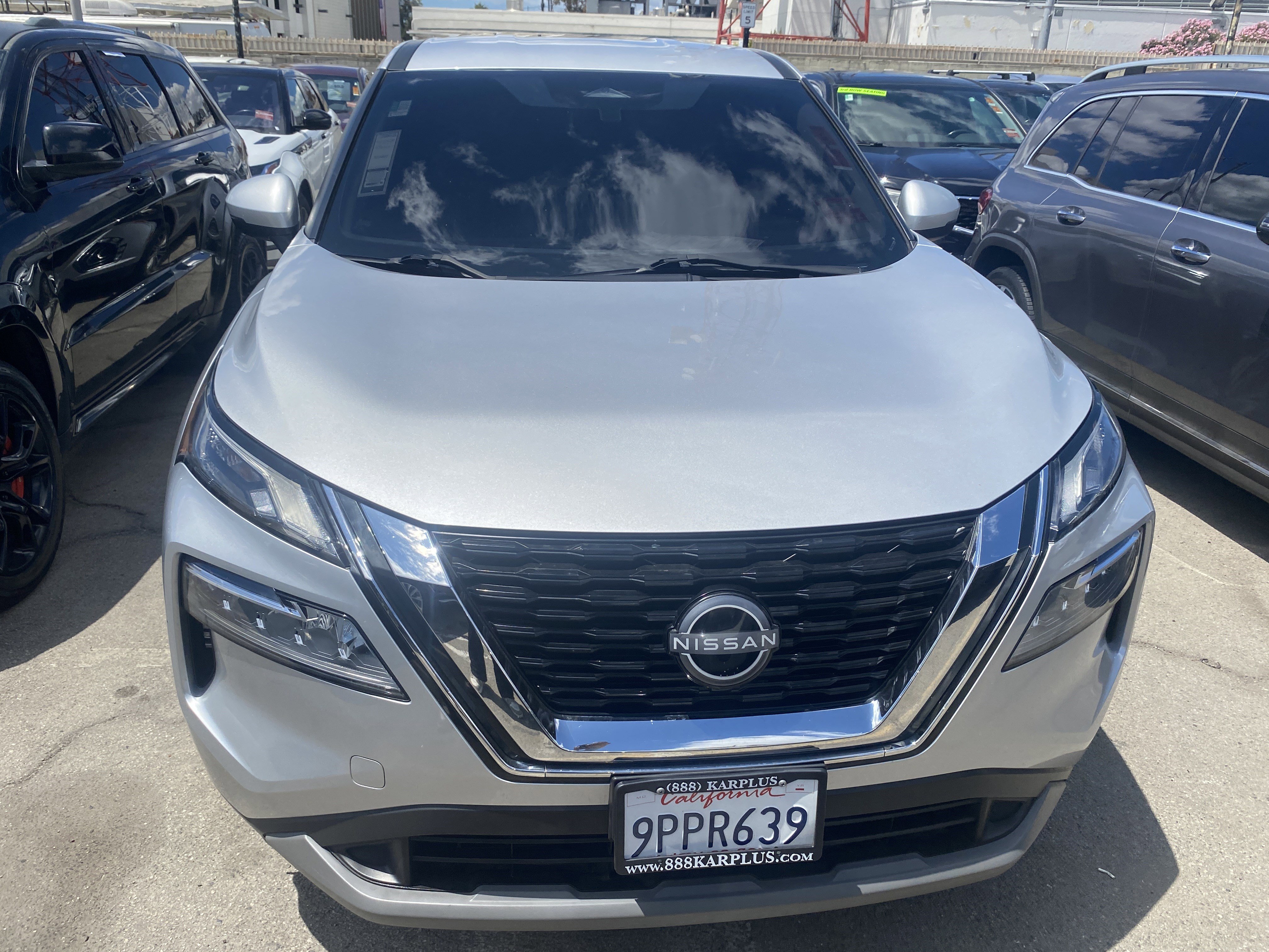 Used 2022 Nissan Rogue SV FWD image 3