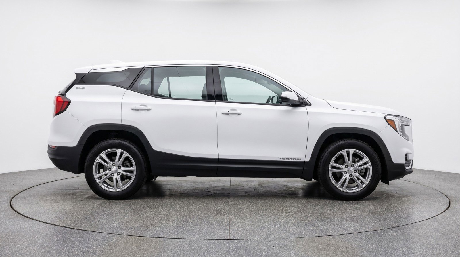 Used 2024 GMC Terrain SLE FWD image 11