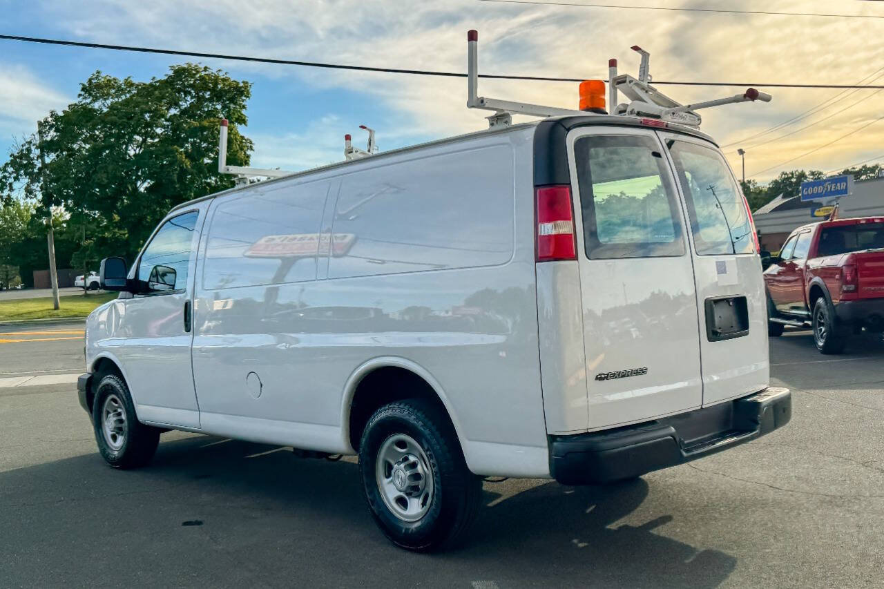 Used 2018 Chevrolet Express 2500 w/ Driver Convenience Package RWD image 6