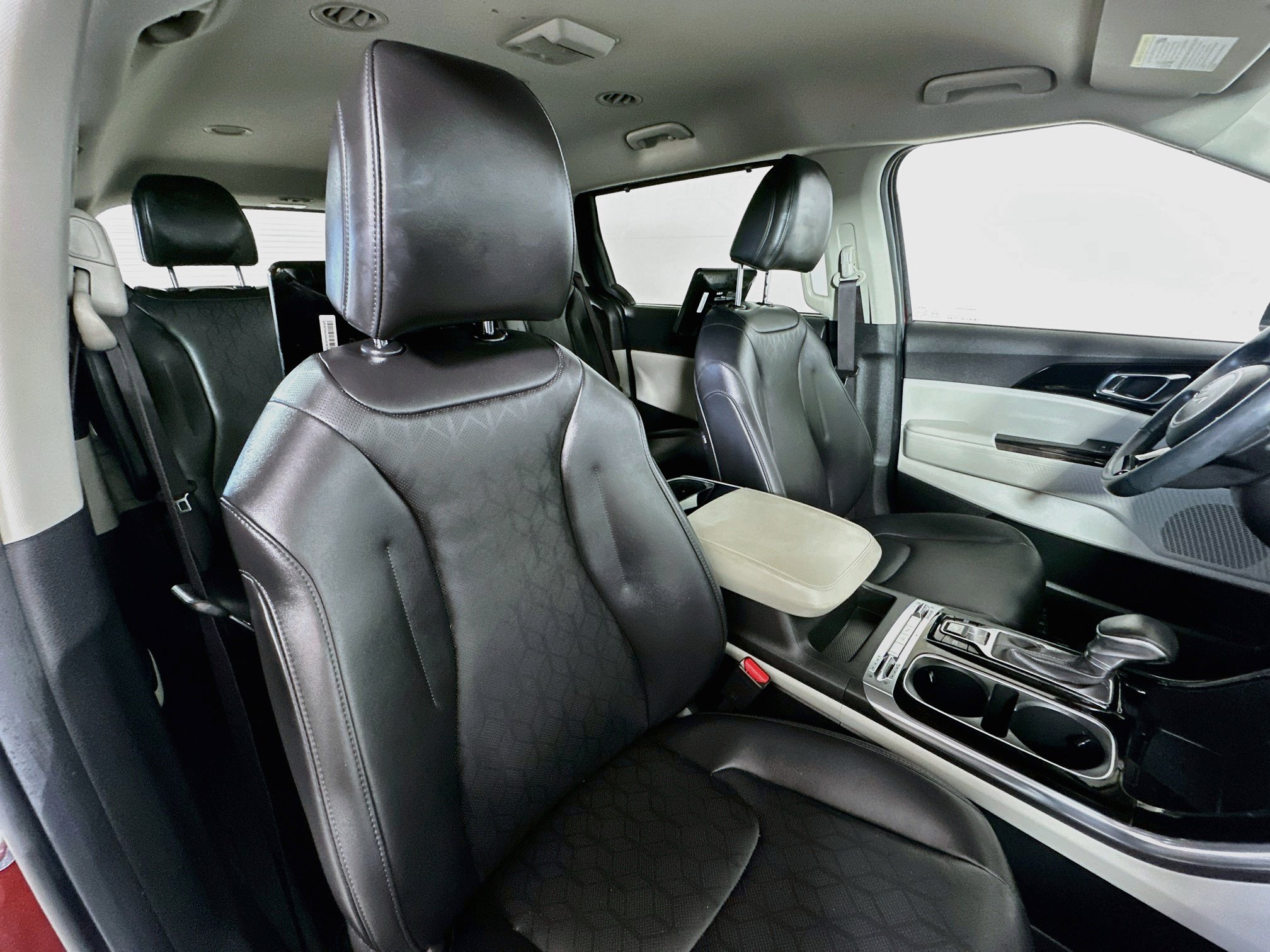 Used 2022 Kia Carnival SX FWD image 30
