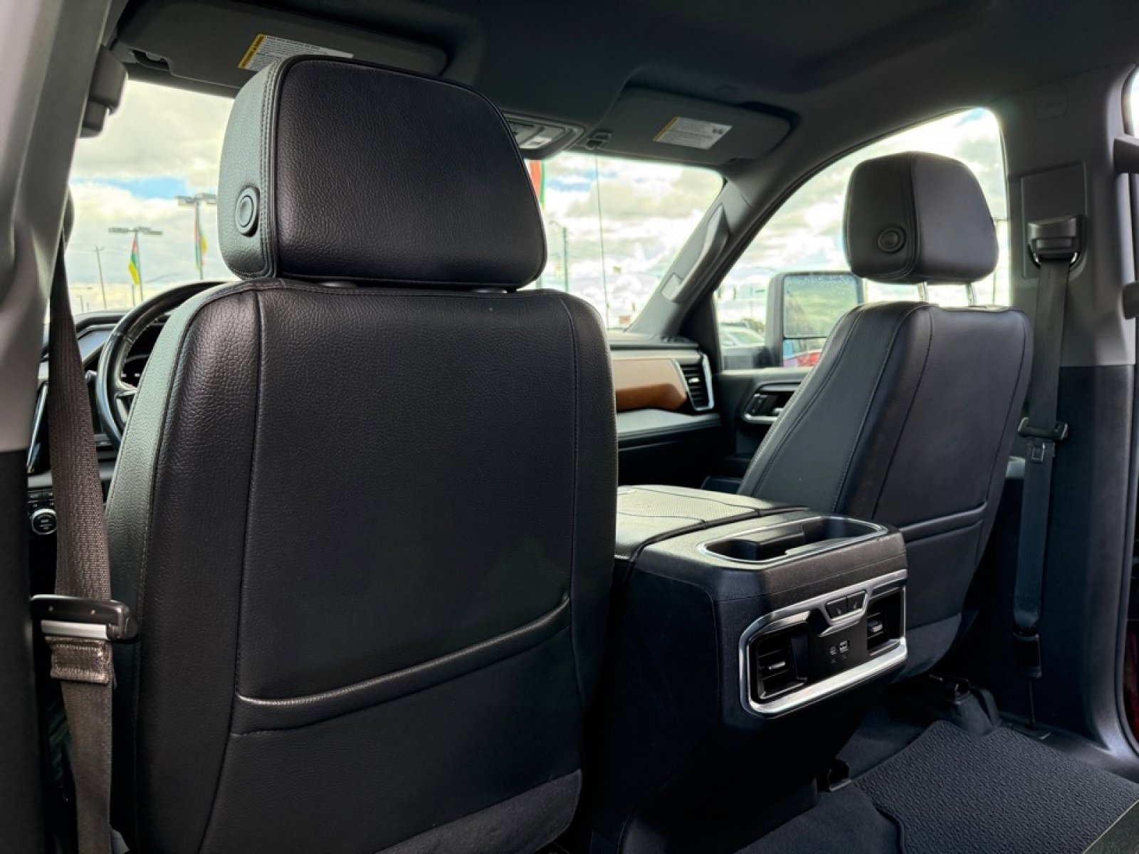 Used 2024 GMC Sierra 3500 Denali w/ Technology Package image 18