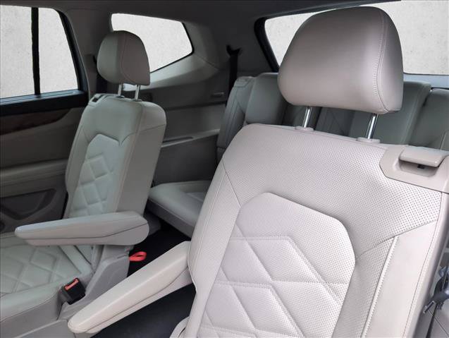 Used 2024 Volkswagen Atlas SE w/ Panoramic Sunroof Package FWD image 23