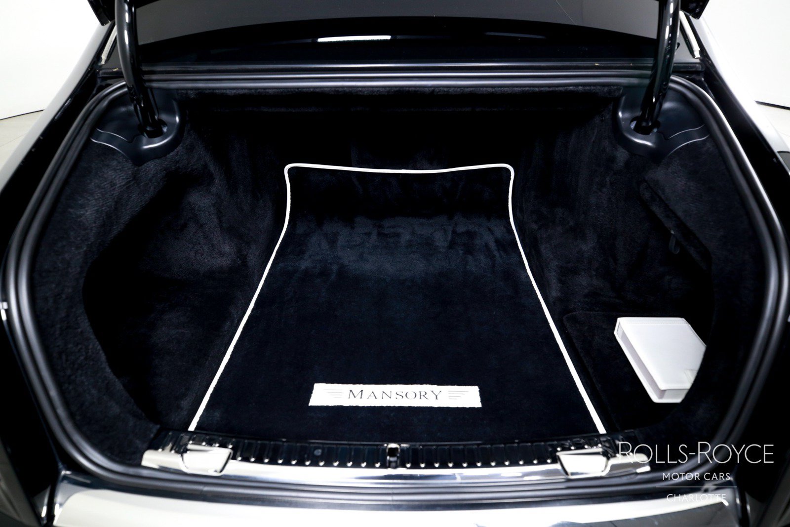 Used 2018 Rolls-Royce Phantom Sedan RWD image 26