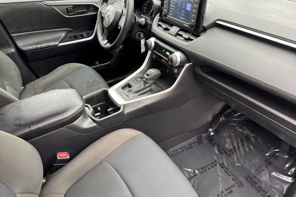 Used 2022 Toyota RAV4 LE image 17