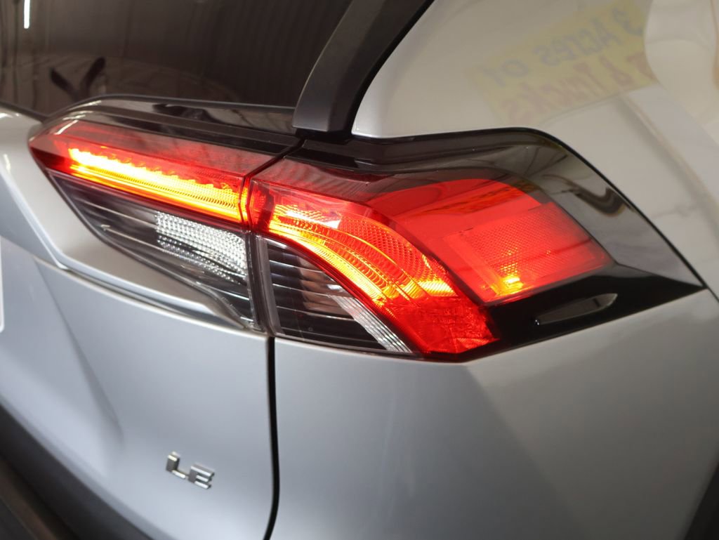 Used 2019 Toyota RAV4 LE FWD image 29