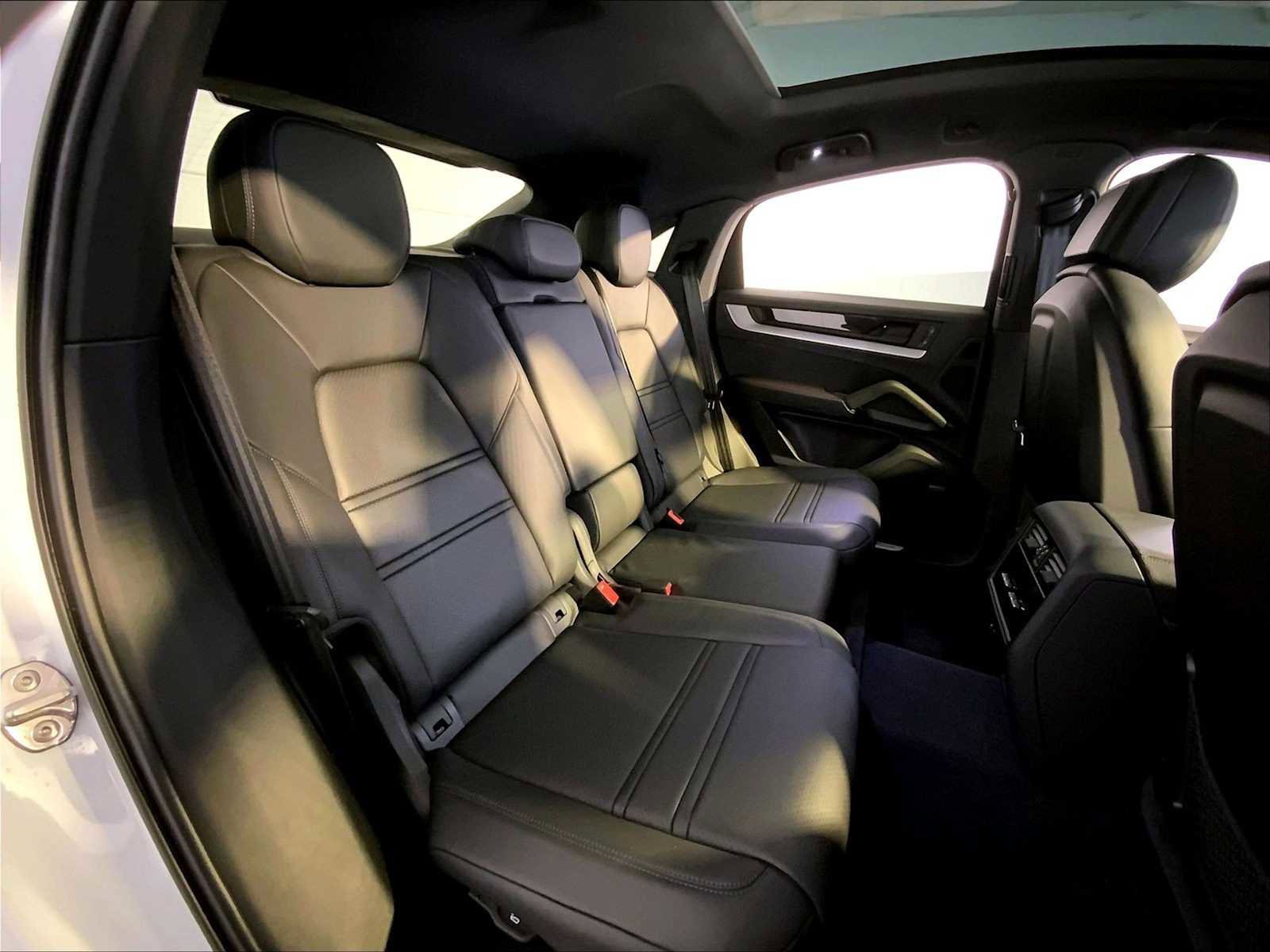 Certified 2024 Porsche Cayenne Coupe image 23