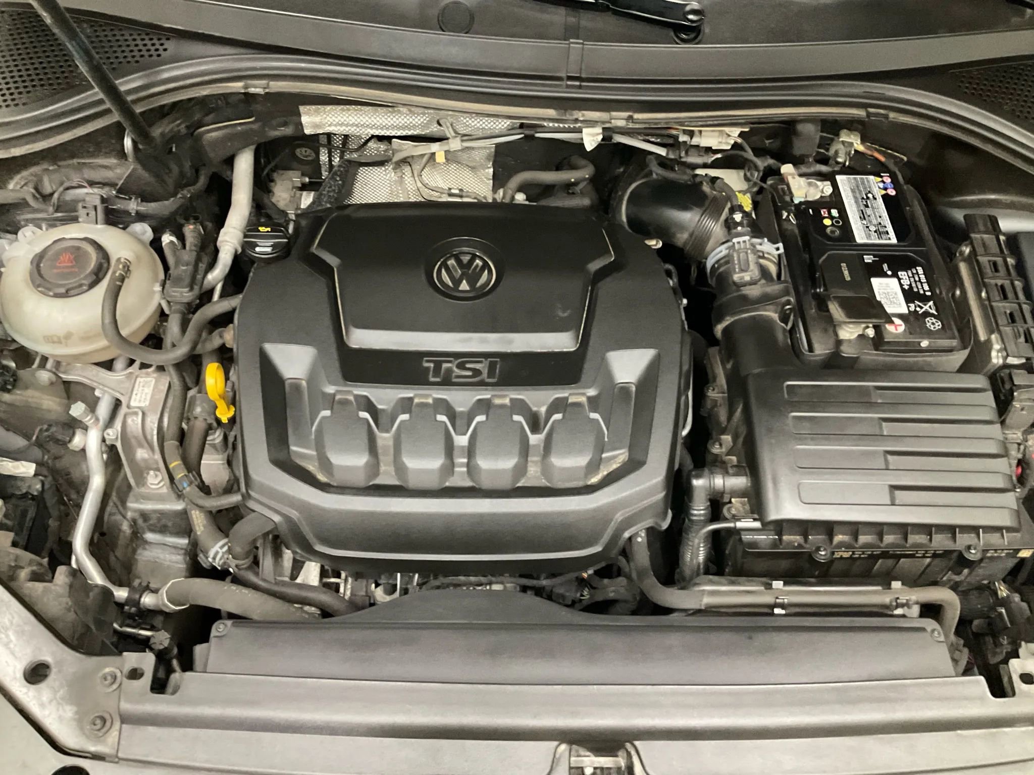 Used 2020 Volkswagen Tiguan SEL AWD/4WD image 15