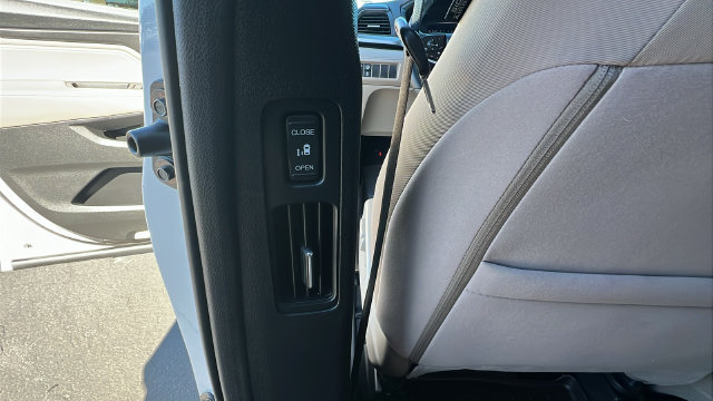 Used 2022 Honda Odyssey EX image 13
