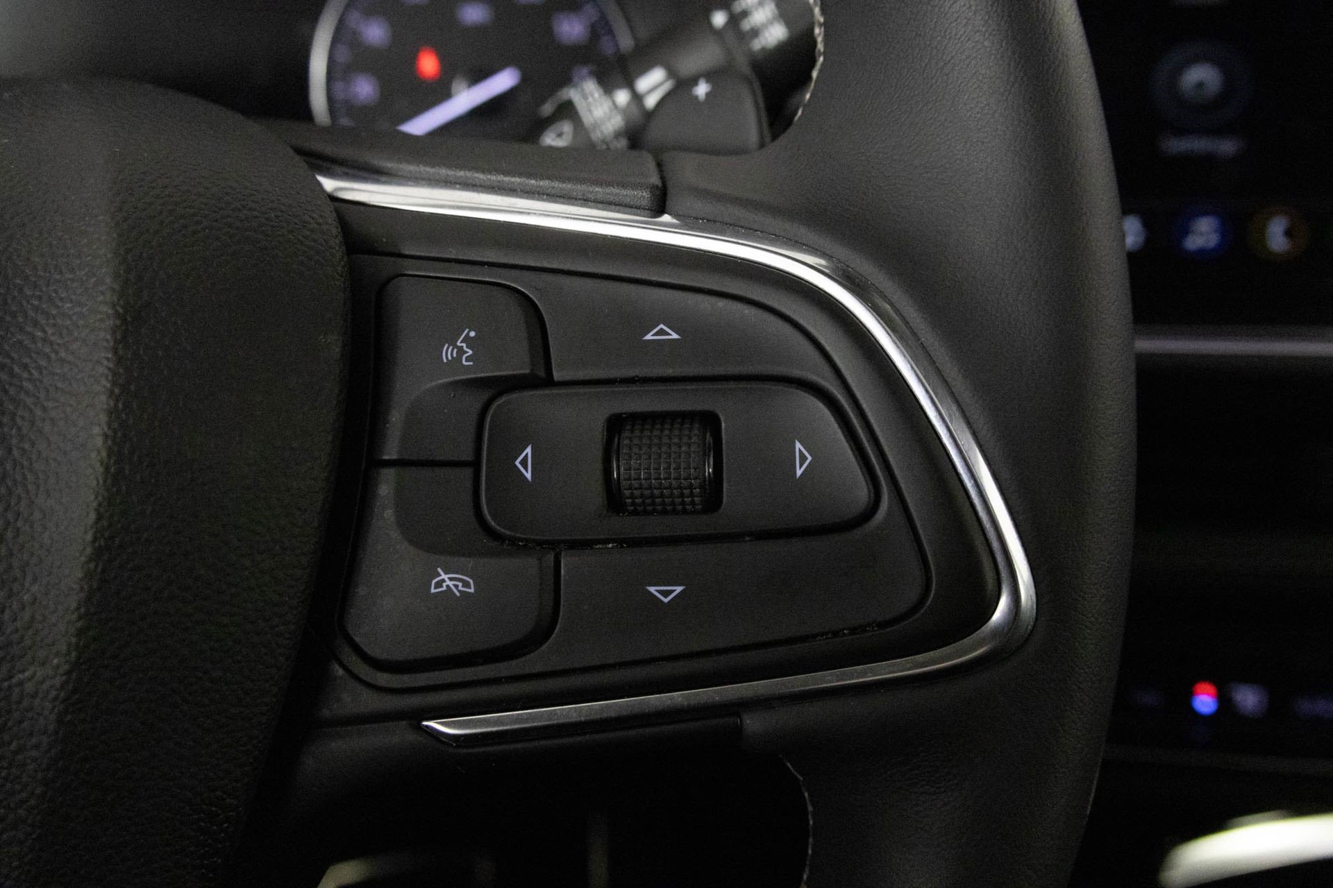 Certified 2023 Buick Envision Essence w/ Sport Touring Package image 30