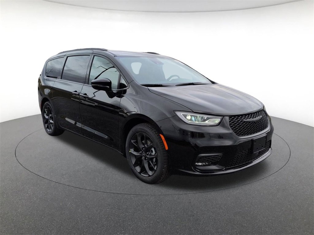 New 2026 Chrysler Pacifica Select w/ S Appearance Package