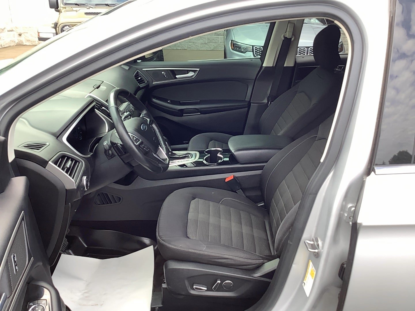 Used 2016 Ford Edge SEL AWD/4WD image 9