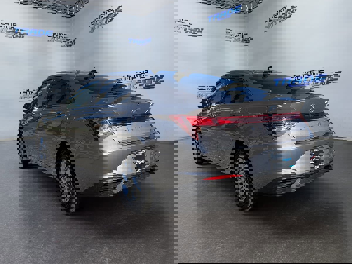 Used 2022 Hyundai Elantra SE image 7