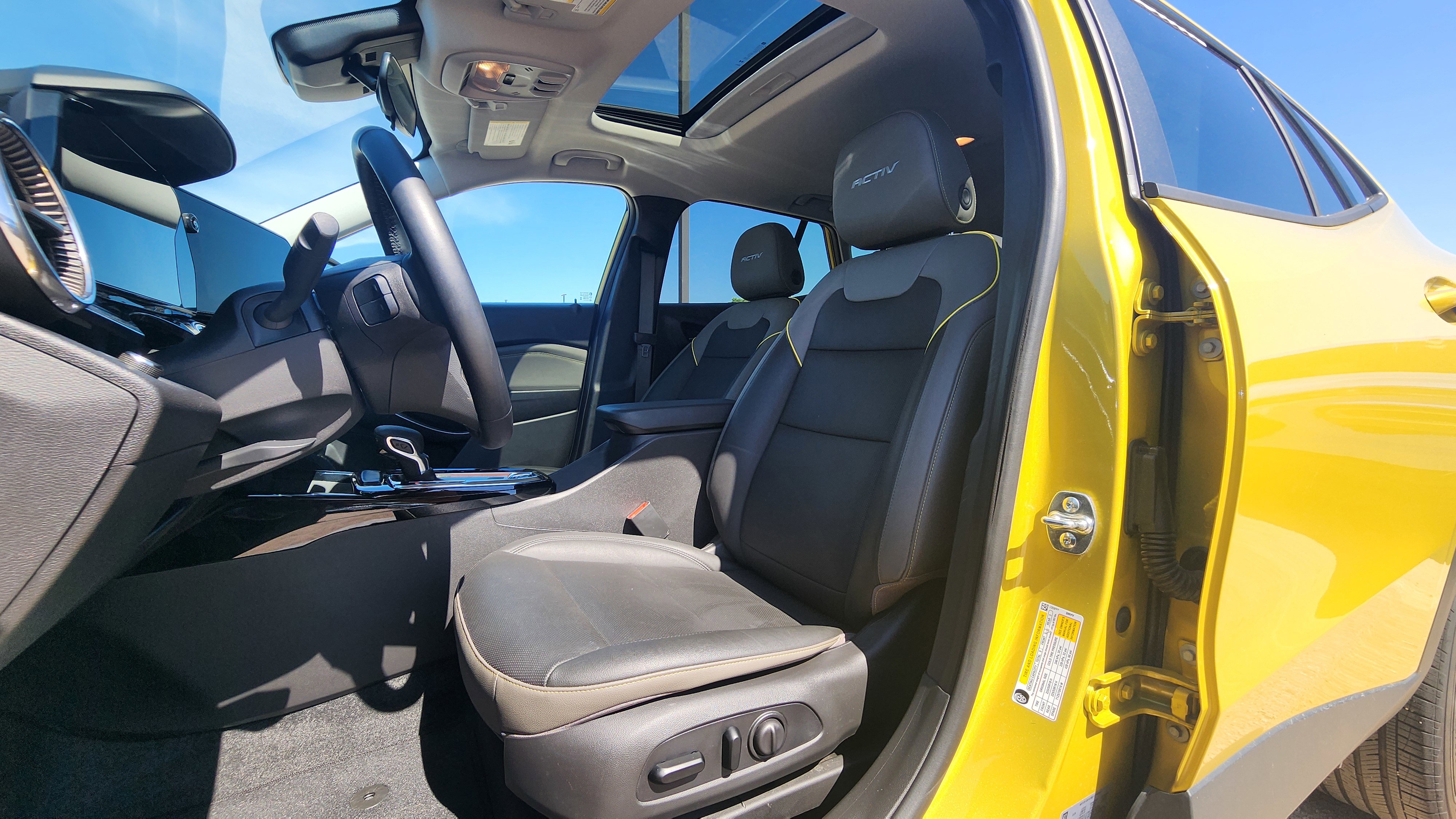 Used 2025 Chevrolet Trax ACTIV w/ Sunroof Package FWD image 12