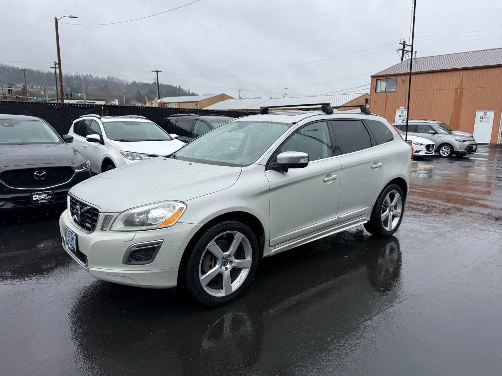 Used 2011 Volvo XC60 T6 R-Design w/ Convenience Pkg AWD/4WD image 3