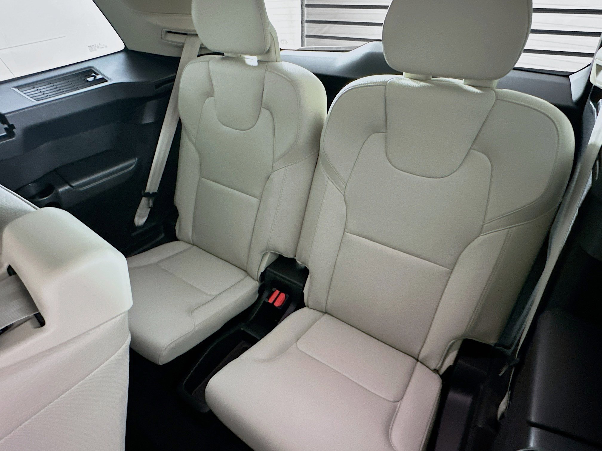 Used 2024 Volvo XC90 B5 Core w/ Protection Package Premier image 30