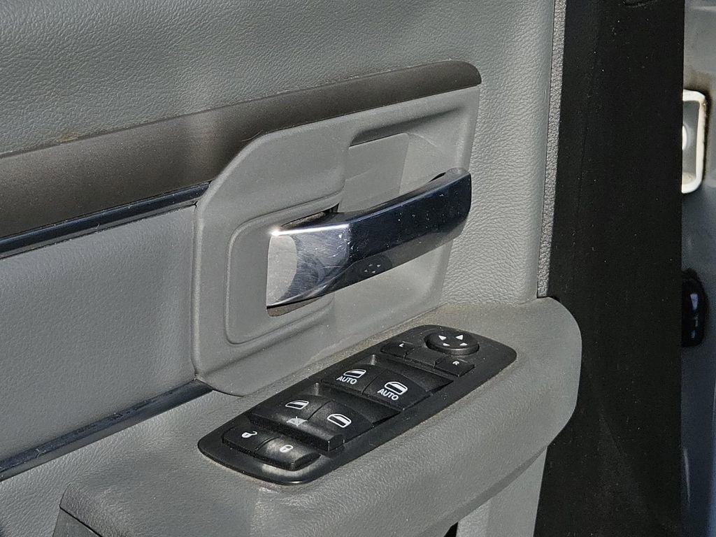 Used 2020 RAM 1500 Classic SLT image 24