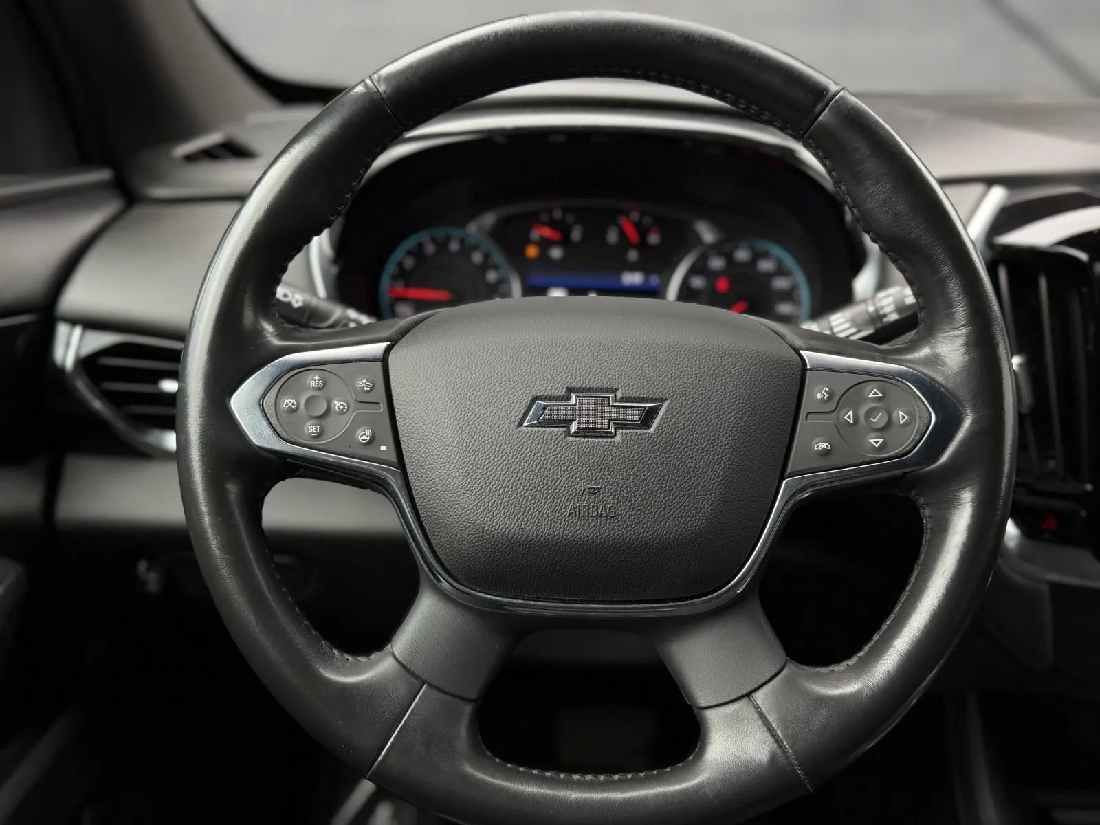 Used 2024 Chevrolet Traverse RS image 25