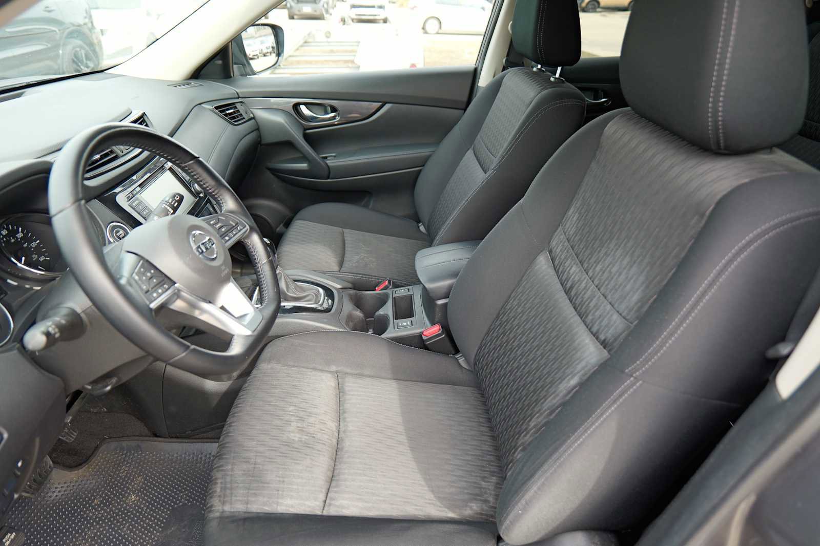 Used 2020 Nissan Rogue SV image 10