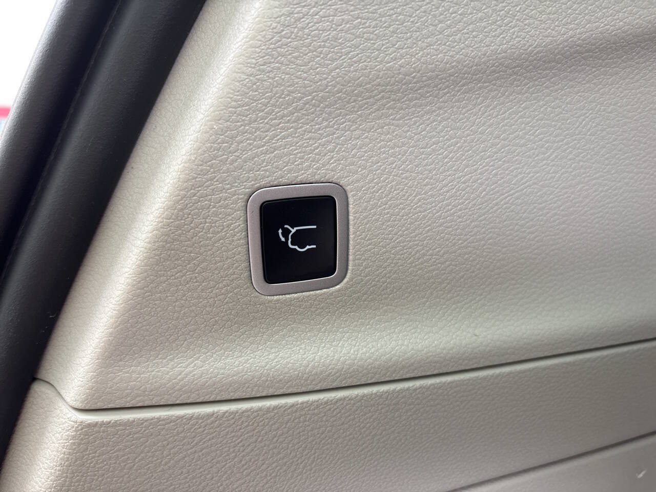 Used 2020 Chrysler Pacifica Limited w/ Advanced Safetytec Group FWD image 37