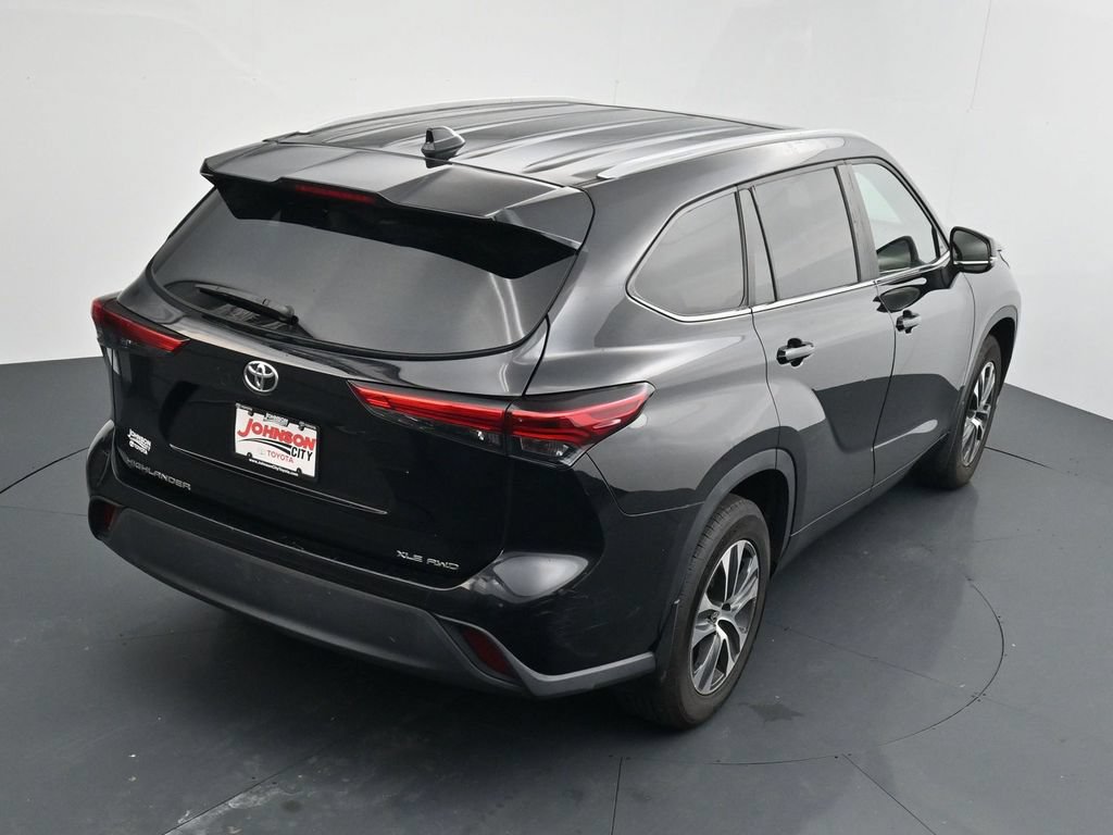 Used 2023 Toyota Highlander XLE AWD/4WD image 29