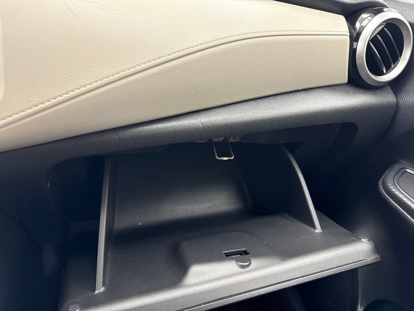 Used 2021 Nissan Versa SV FWD image 30