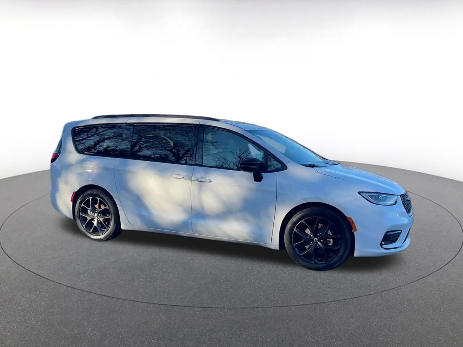 Used 2025 Chrysler Pacifica Limited video 2