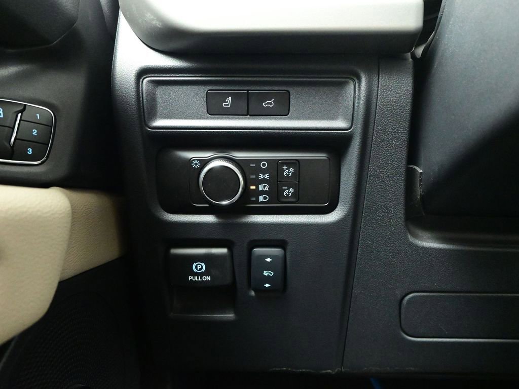 Used 2024 Ford Expedition XLT image 13