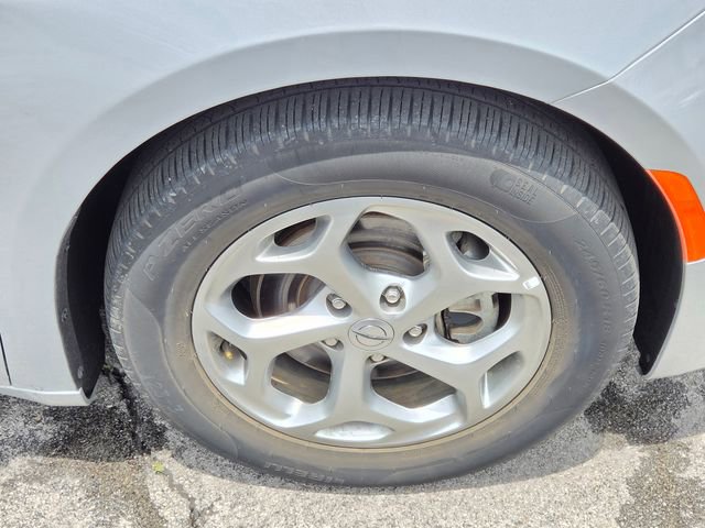 Used 2024 Chrysler Pacifica Limited FWD image 35