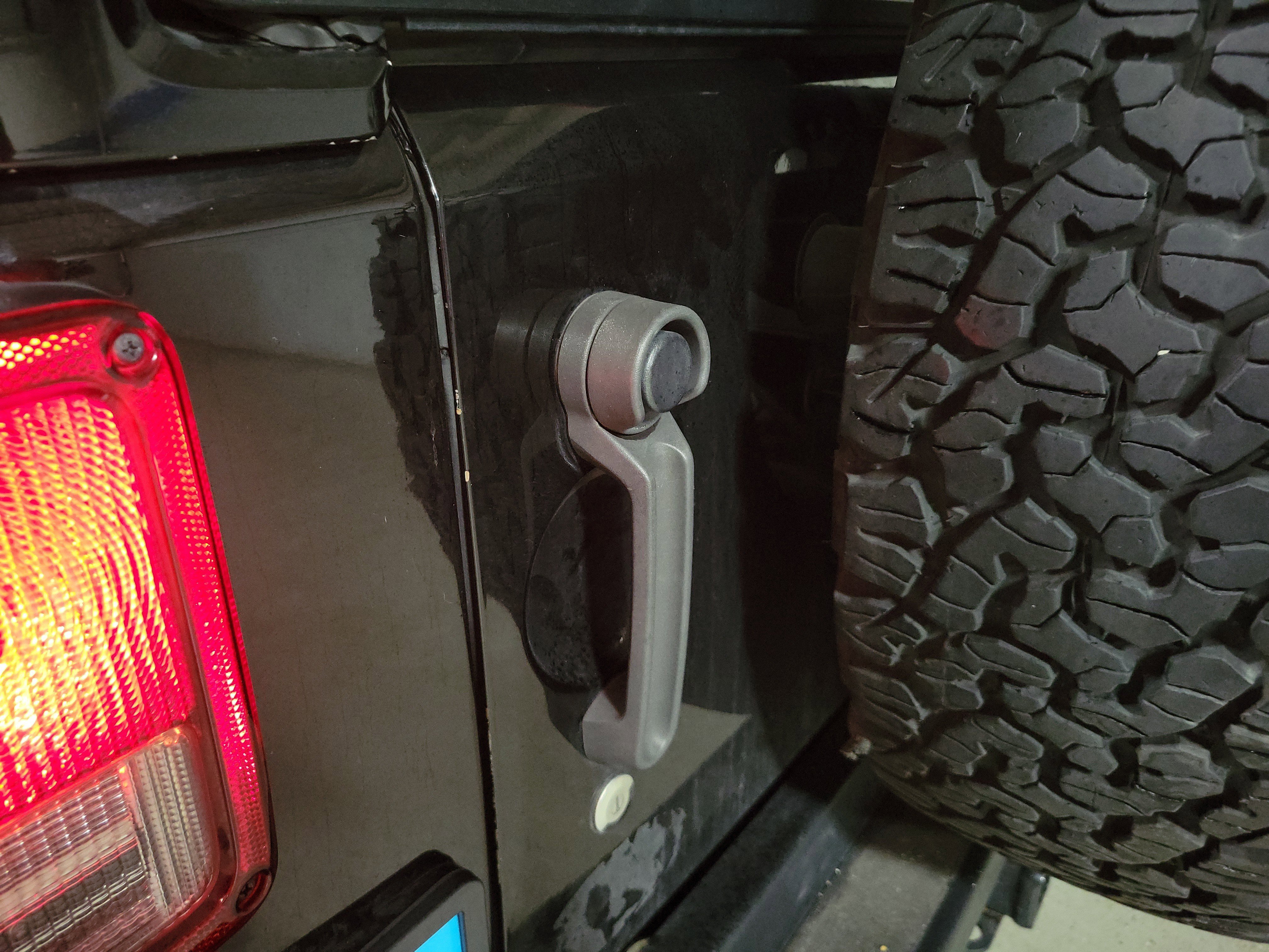 Used 2017 Jeep Wrangler Unlimited Sahara AWD/4WD image 7