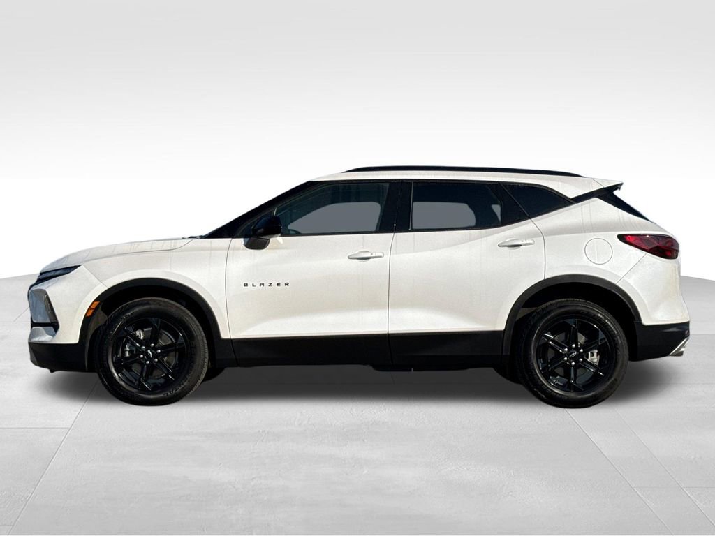 Used 2025 Chevrolet Blazer LT w/ Midnight/Sport Edition AWD/4WD image 2