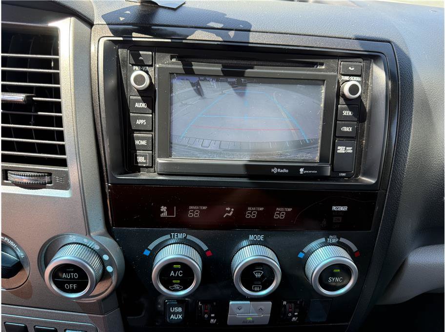 Used 2015 Toyota Sequoia Platinum AWD/4WD image 30
