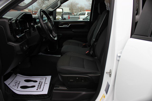 Used 2024 Chevrolet Silverado 2500 LT w/ Convenience Package image 9