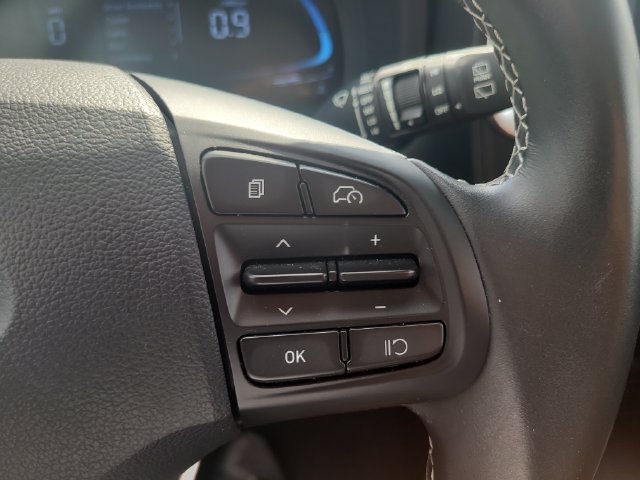 Used 2025 Hyundai Venue SEL FWD image 29