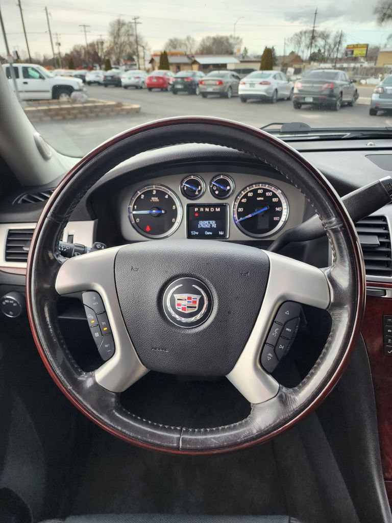 Used 2013 Cadillac Escalade Luxury image 12