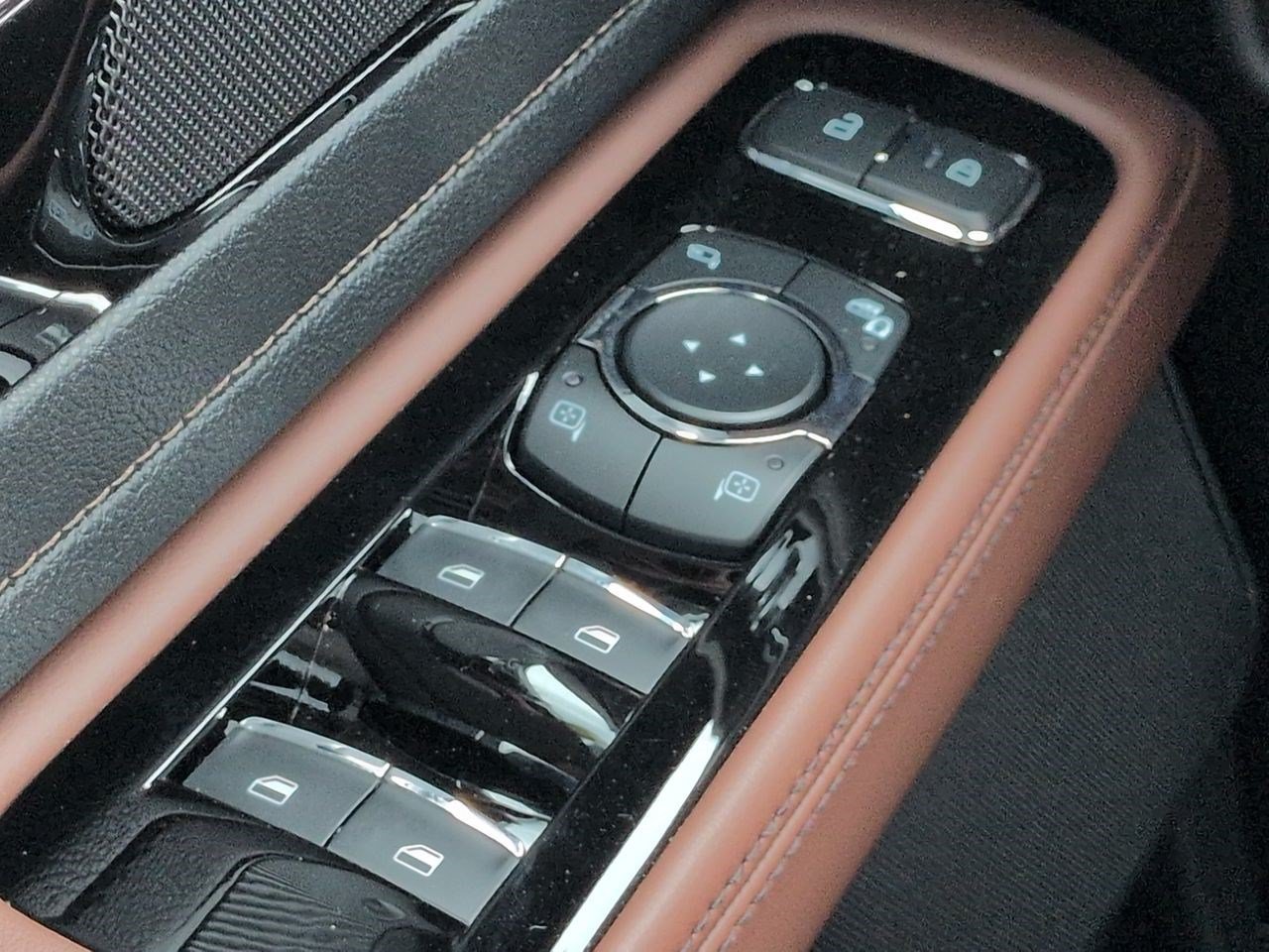New 2026 Lincoln Aviator Reserve w/ Illumination Package RWD image 23