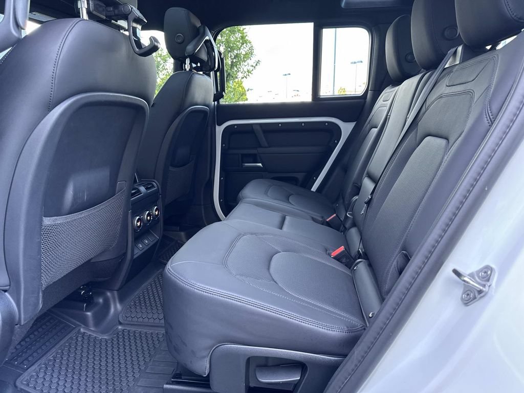 Certified 2025 Land Rover Defender 110 X-Dynamic SE AWD/4WD image 12