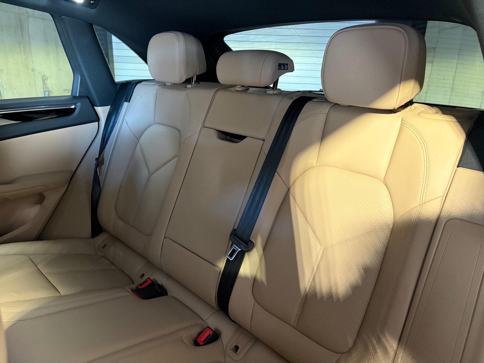 Certified 2026 Porsche Macan AWD/4WD image 33