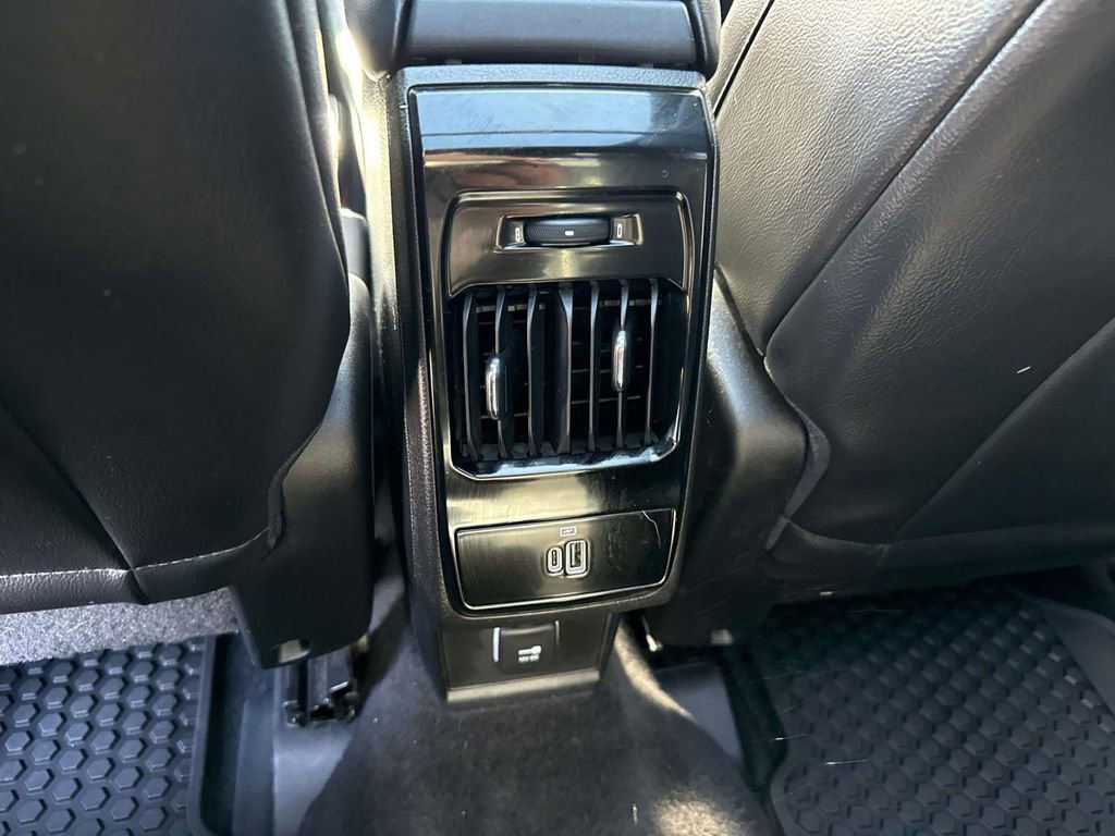 Used 2023 Jeep Compass Latitude w/ Sun and Sound Group AWD/4WD image 13