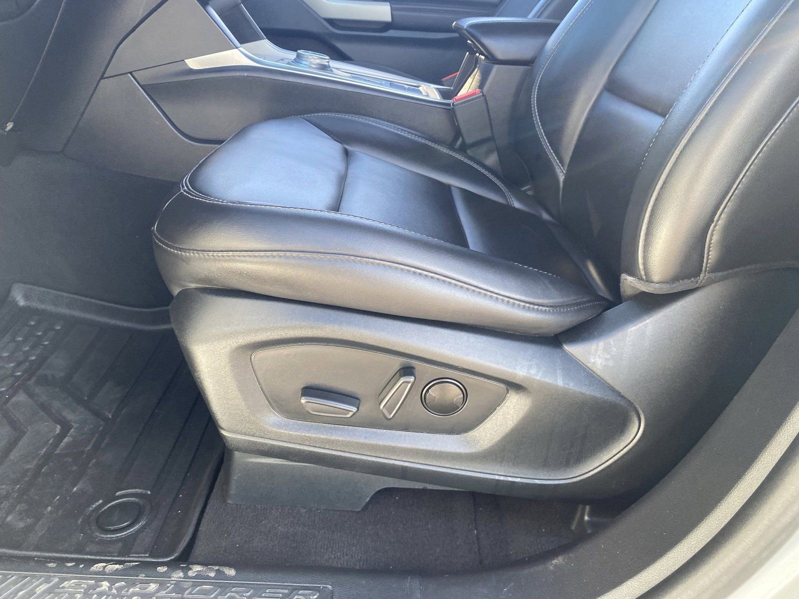 Used 2023 Ford Explorer XLT w/ Equipment Group 202A RWD image 21