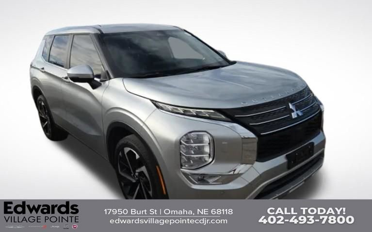 Used 2022 Mitsubishi Outlander SE image 1