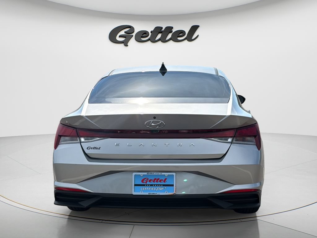 Used 2022 Hyundai Elantra SEL FWD image 6