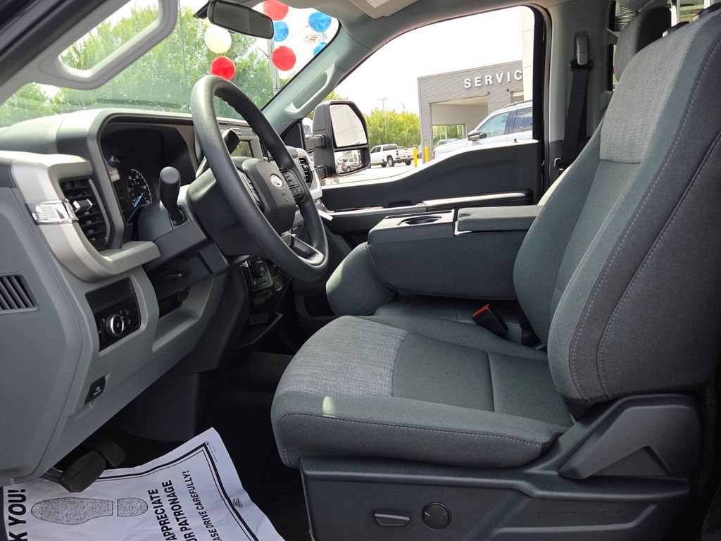 New 2026 Ford F250 XLT w/ FX4 Off-Road Package AWD/4WD image 3