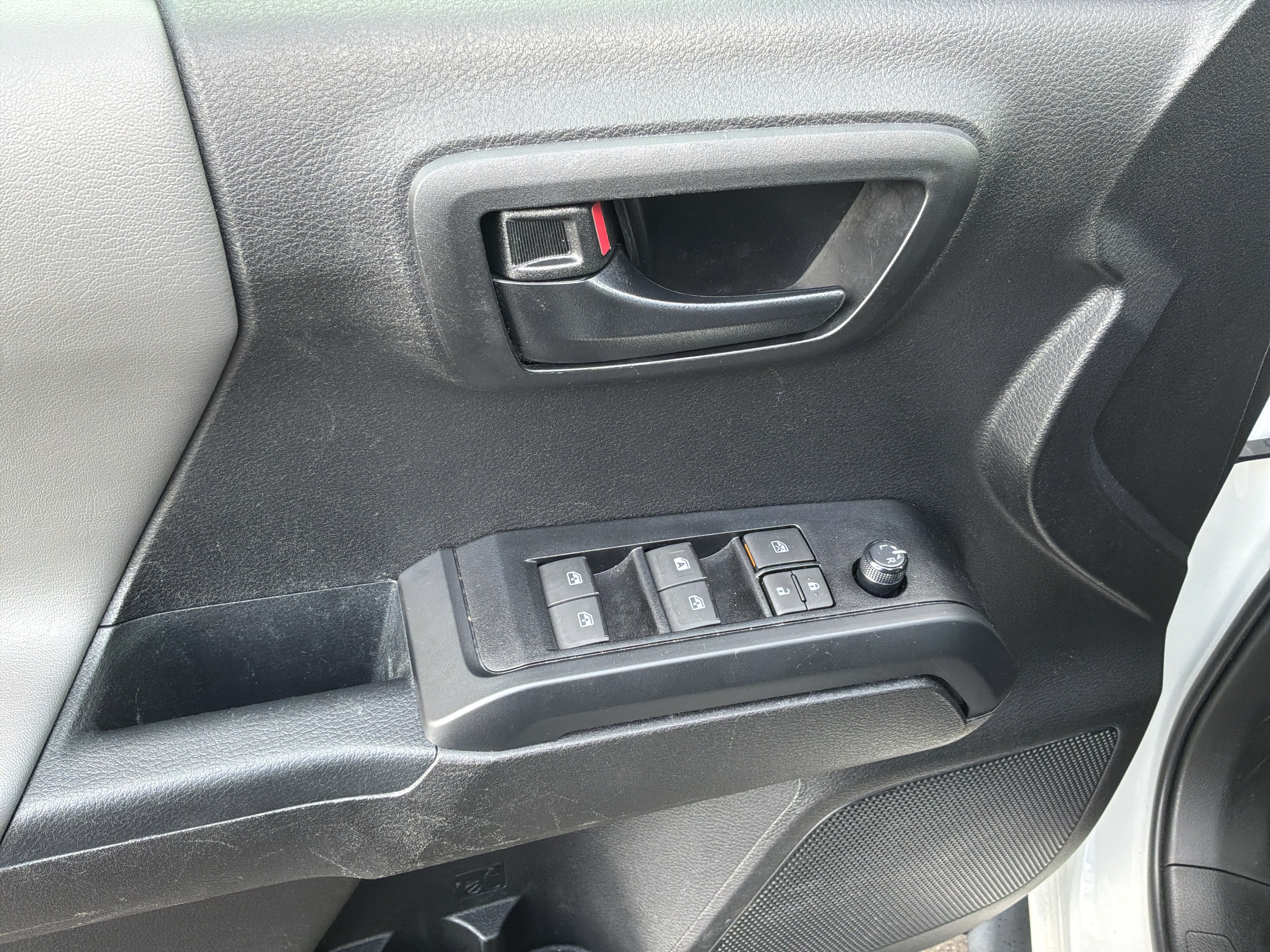 Used 2022 Toyota Tacoma SR AWD/4WD image 15