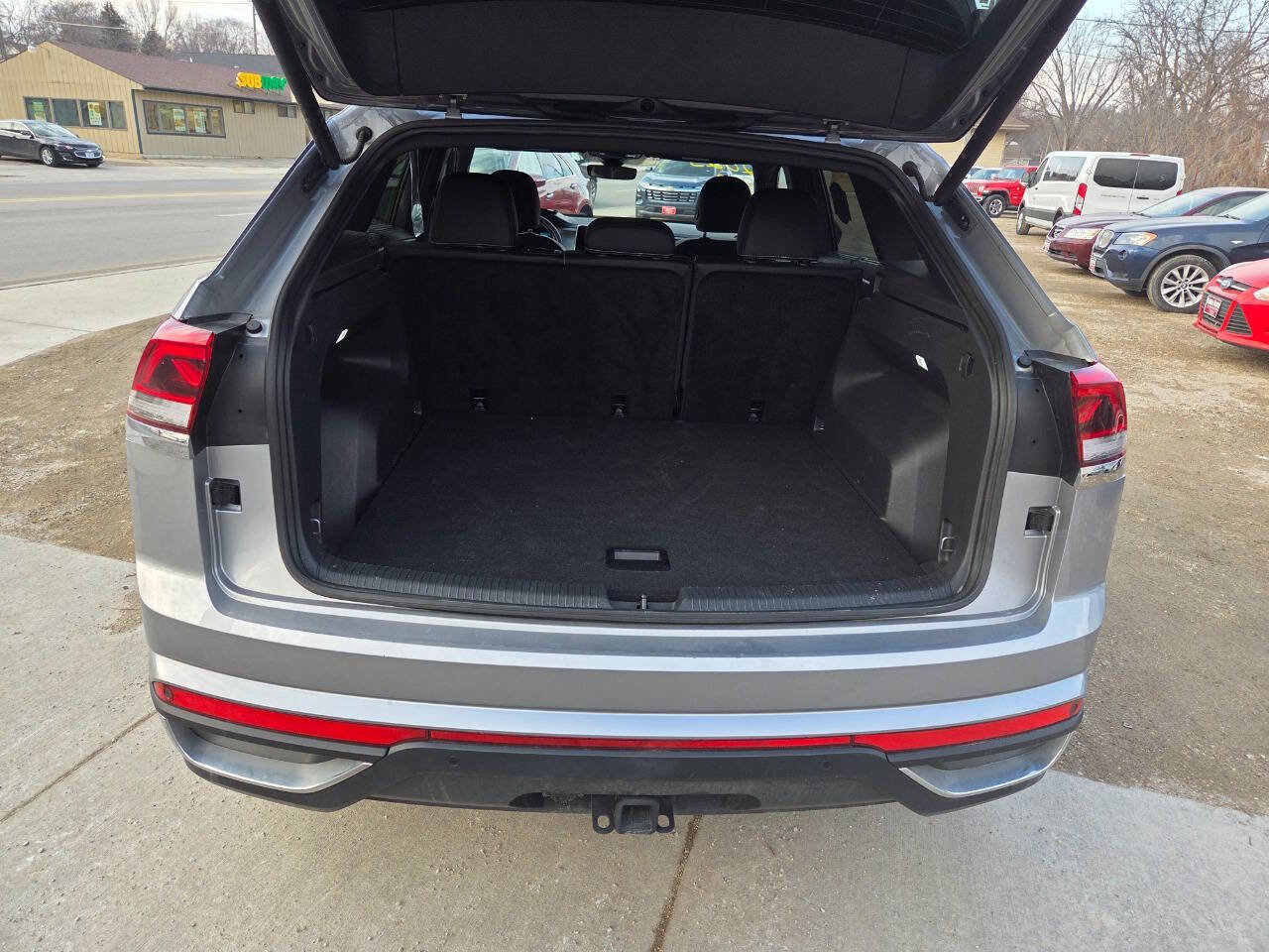 Used 2025 Volkswagen Atlas Cross Sport SE FWD image 15