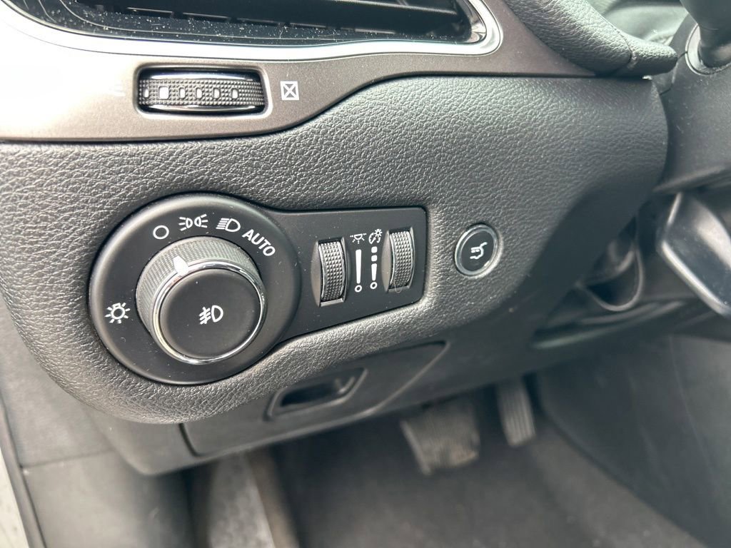 Used 2020 Jeep Cherokee Limited AWD/4WD image 39