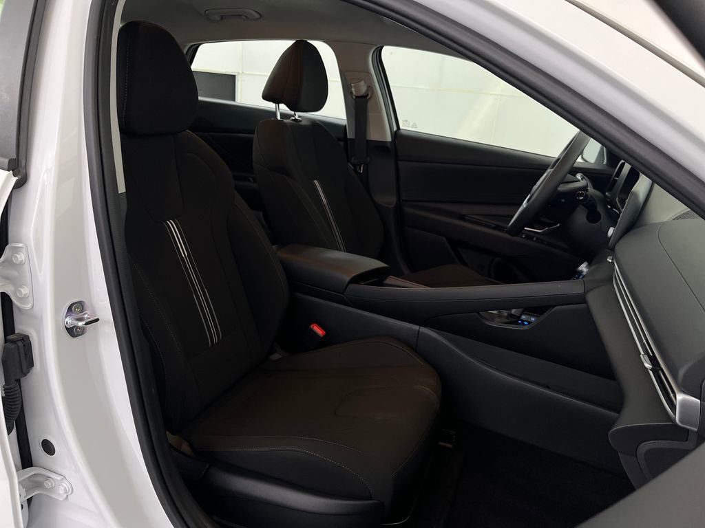 Used 2025 Hyundai Elantra Blue FWD image 21